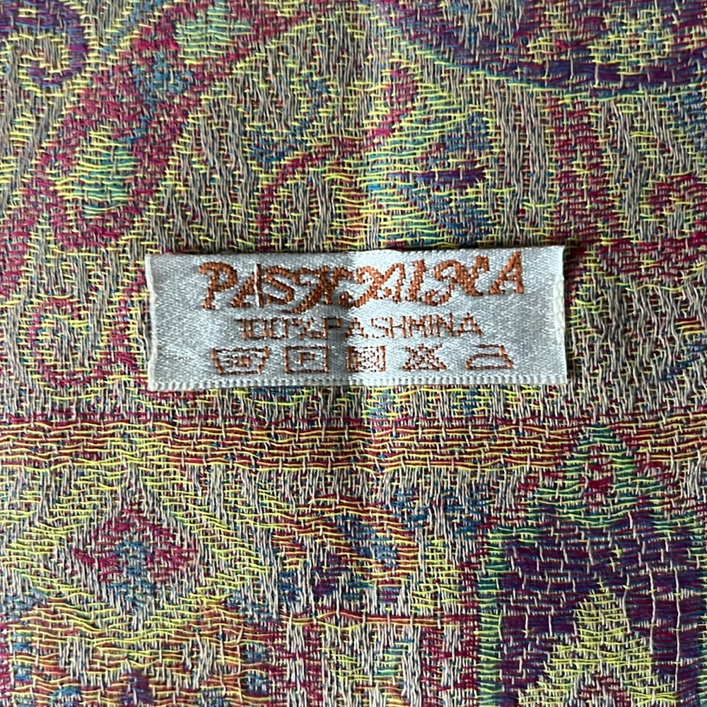 100% SILK AND CASHMERE, Paisley Patterned Scarf with Fringe AUTHENTIC NWT - Picture 2 of 4